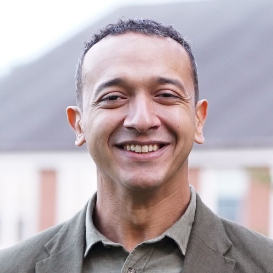 marcelo's headshot picture 
